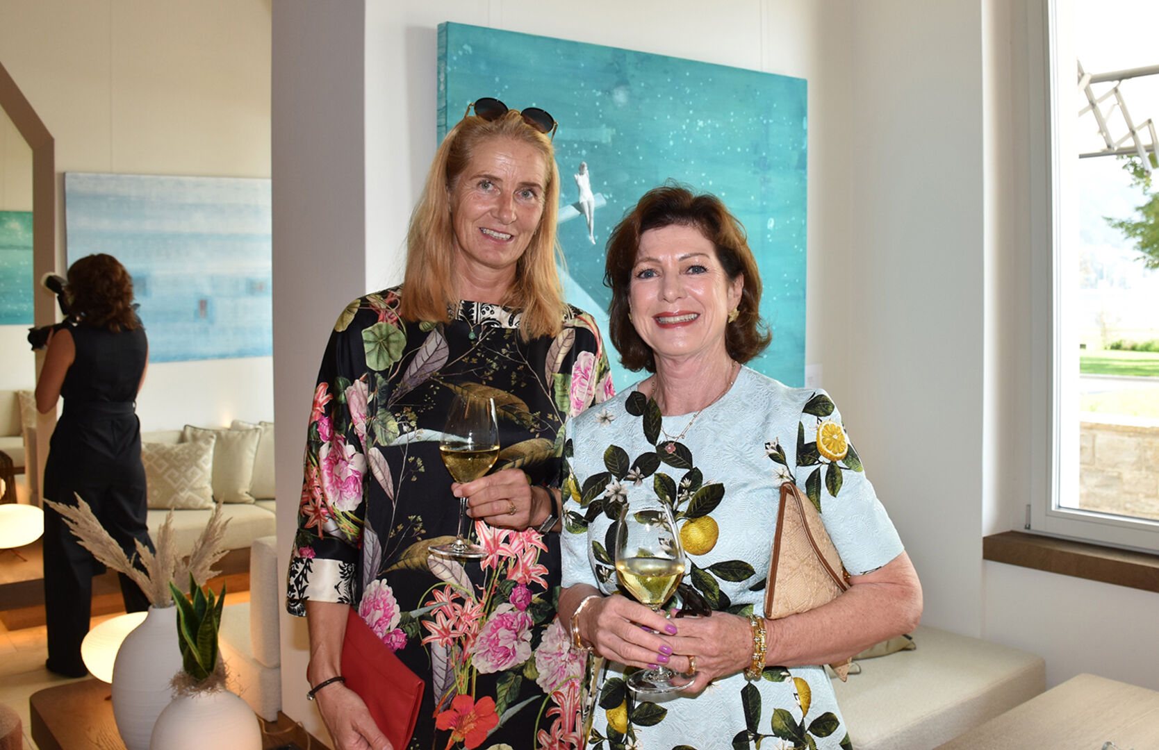 Elisabeth Esterer (WTS Group) und Vorstand Sigrid Bauschert (Management Circle AG)