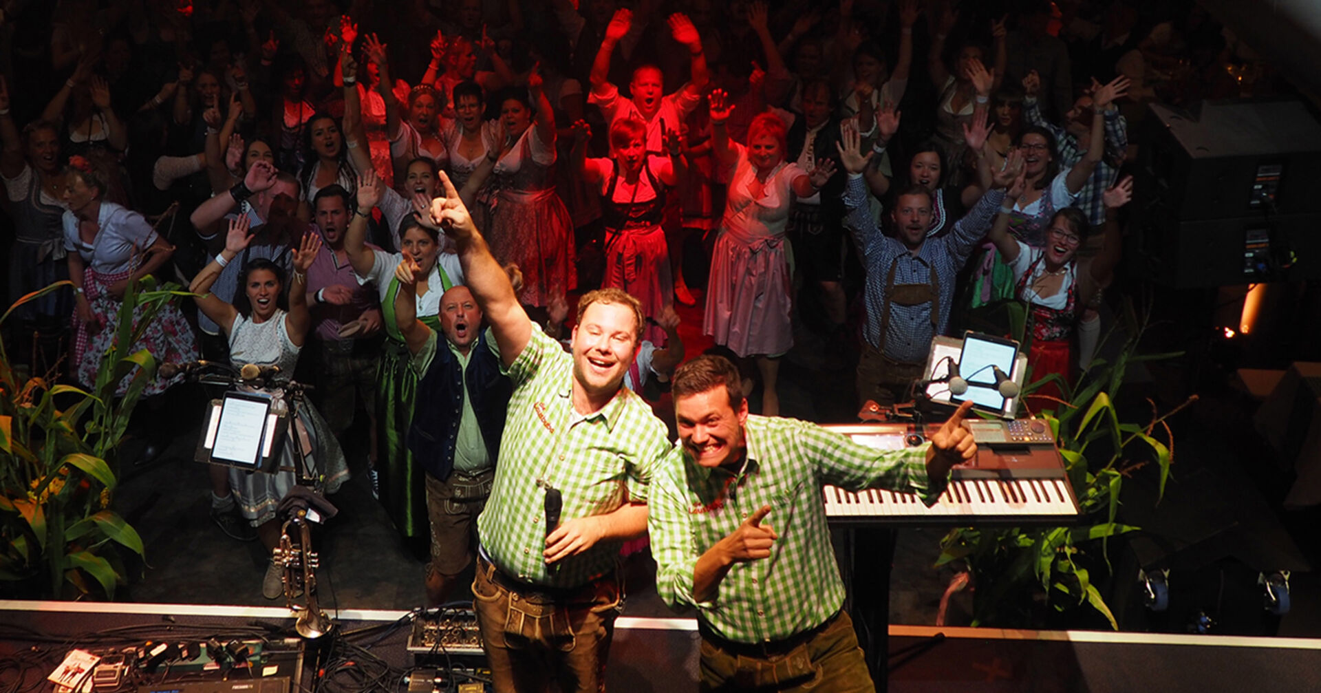 Beim legendären Oktoberfest auf dem Bodensee feieren auch dieses Jahr hunderte Gäste in Dirndl und Lederhosen.