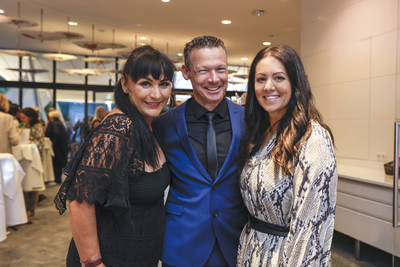 Karin Stecher (ORF dabei gsi), Ekkehard Rath (Frisiersalon) und GF Jennifer Grabher (Innung Friseure), (v. li.)