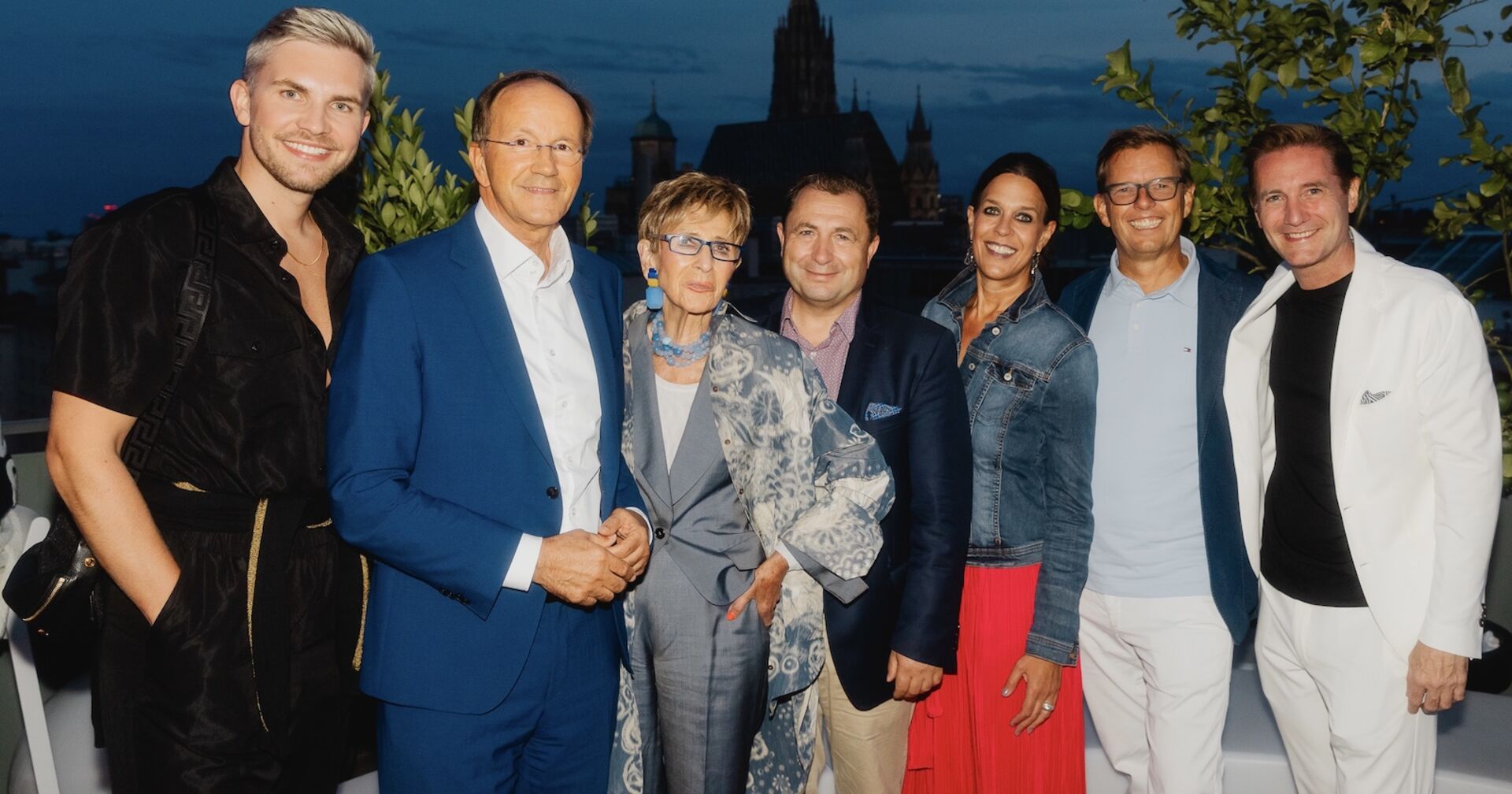 Gäste im Organics Sky Garden | Credit: Tim Walker