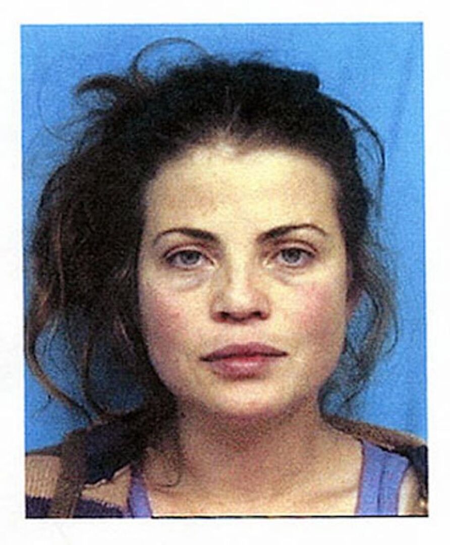 Der Mugshot von Yasmine Bleeth.