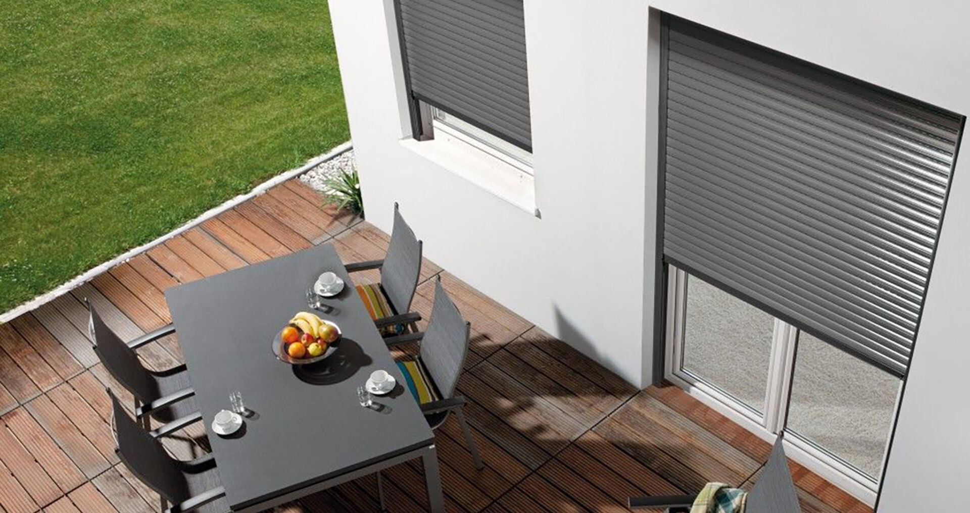 Haus mit Terrasse | Credit: KRAIBACHER Son­nen­- und Wet­ter­schutzanlagen