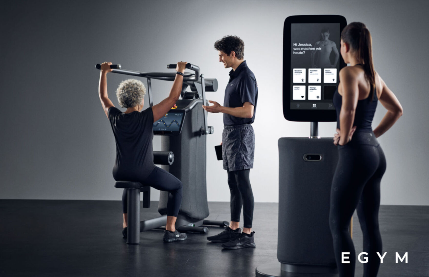 Geschulte Mitarbeiter helfen den individuellen Trainingsplan umzusetzen.