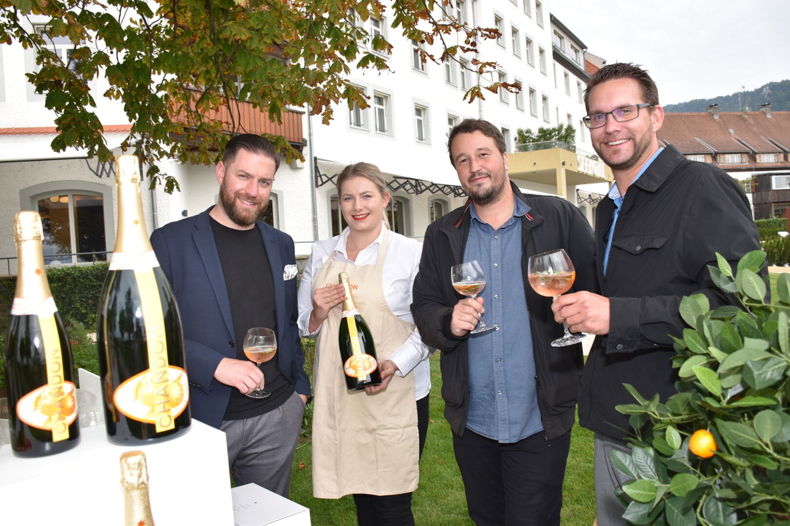 Manuel Febel (Moet Hennessy) Chandon Gardenspritz, Aperitiv, Vanessa Kleppel (Pfanner) mit Markus Pfanner und Mathias Strigl