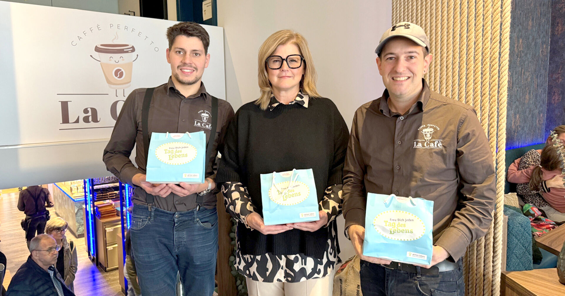 Linea Uno Geschäftsführerin Lydia Vukojevic mit den La Café Geschäftsführer Manuel Vetter (li.) und Claudio Errico