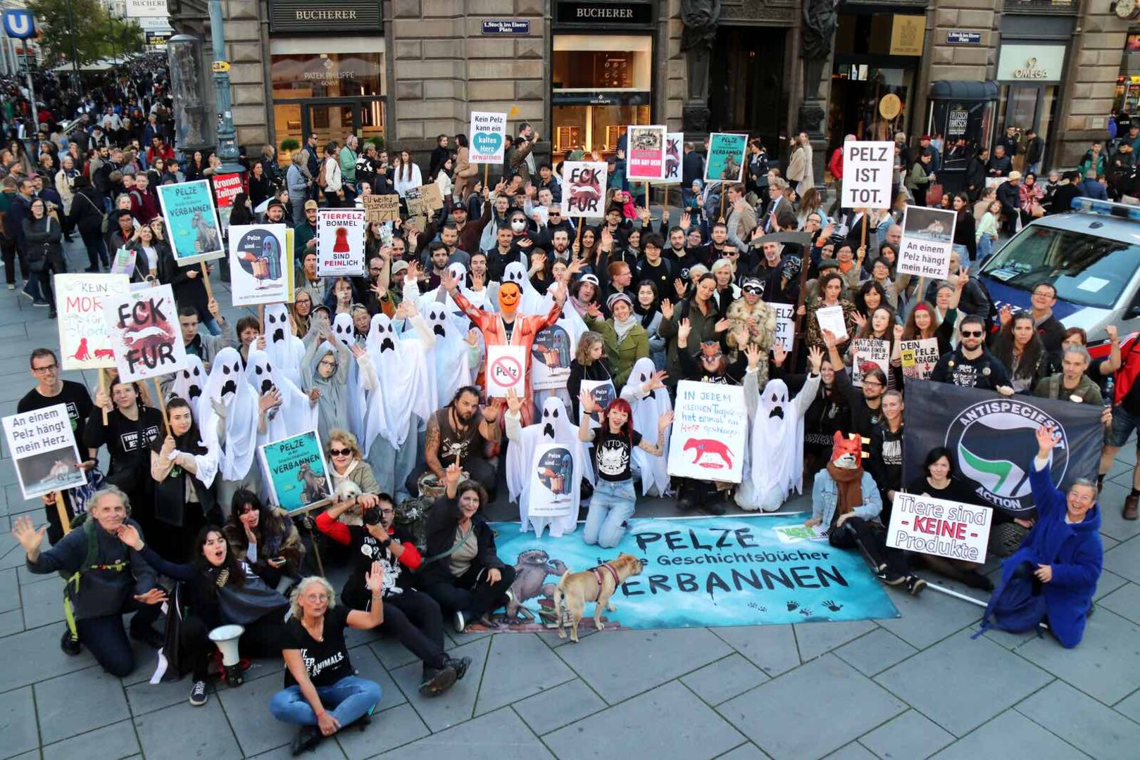 Teilnehmer der Anti-Pelz-Demo in Wien