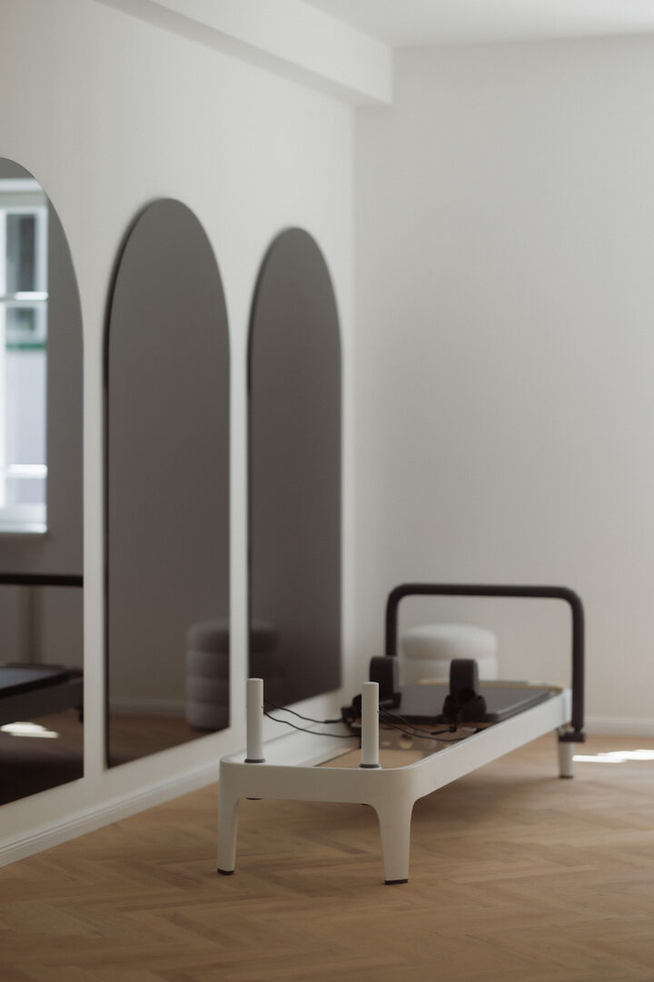 Bondi Studios: Reformer vor dem Spiegel