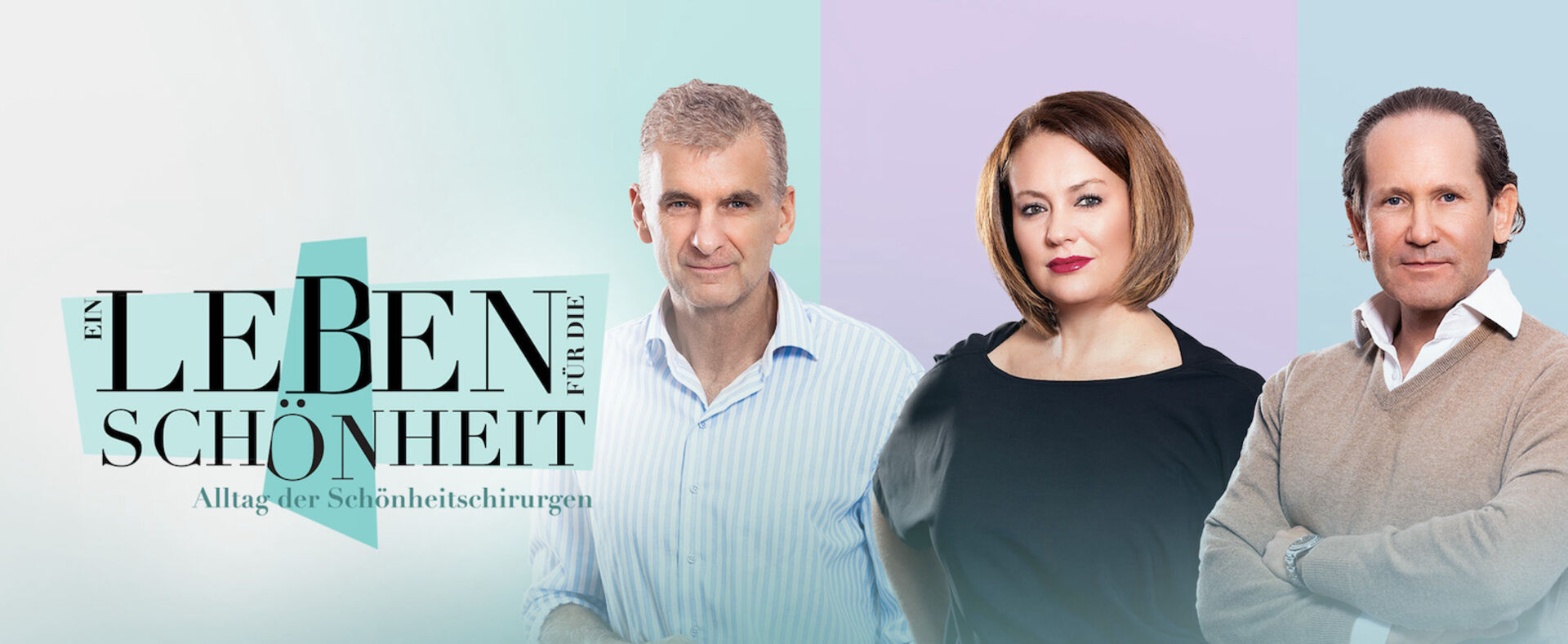 Drei Schönheitschirurgen sind neben der Aufschrift &quot;Ein Leben für die Schönheit&quot; vor einer violett-blauen Wand zu sehen.