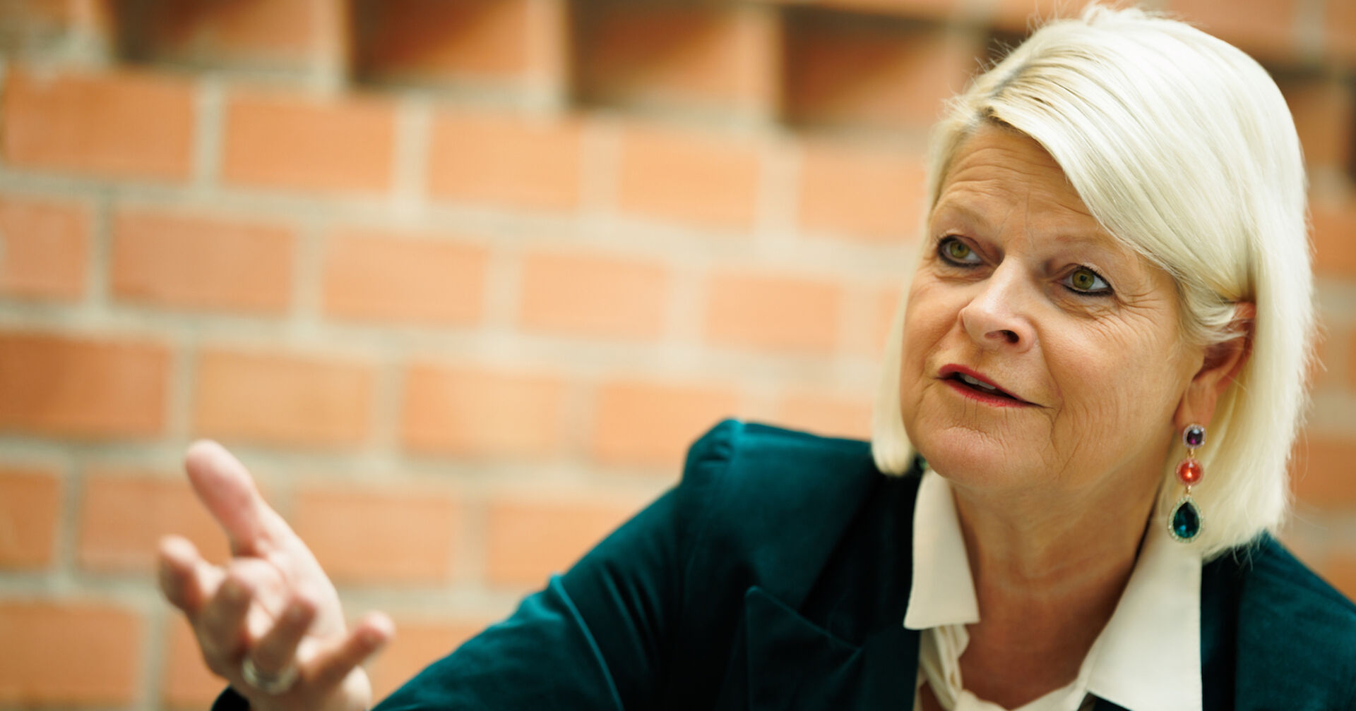 Tanner im Gespräch im Wintergarten ihres Büros