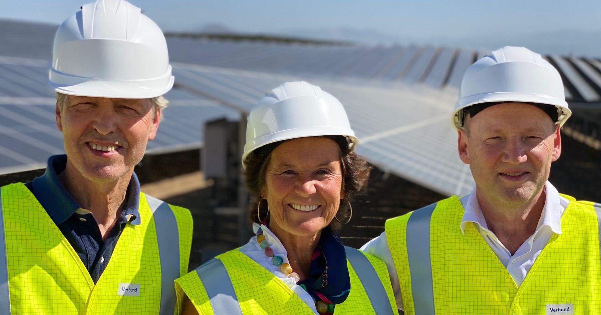 Mitglieder der Exkursion in der spanischen Photovoltaik-Anlage-Bild-2 | Credit: weekend Magazin