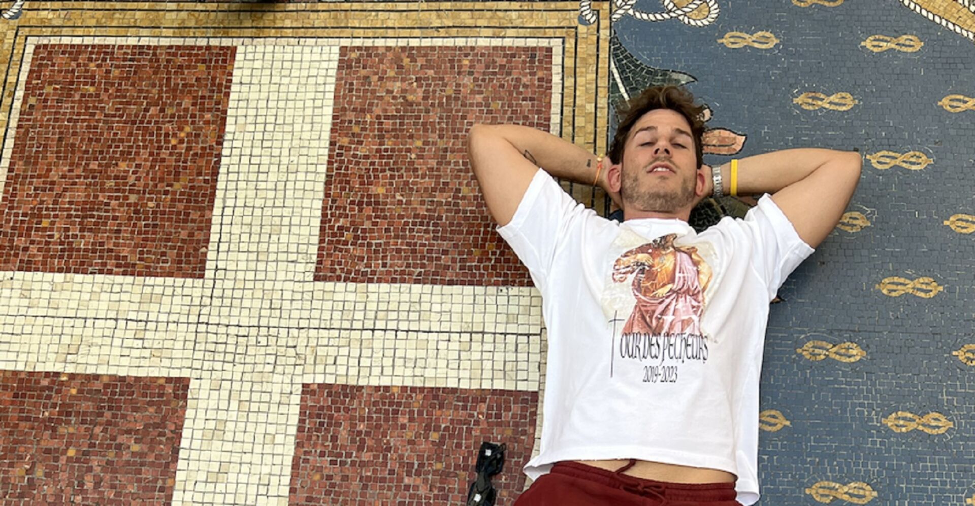 Wiener Designer Max liegt in der Kirche