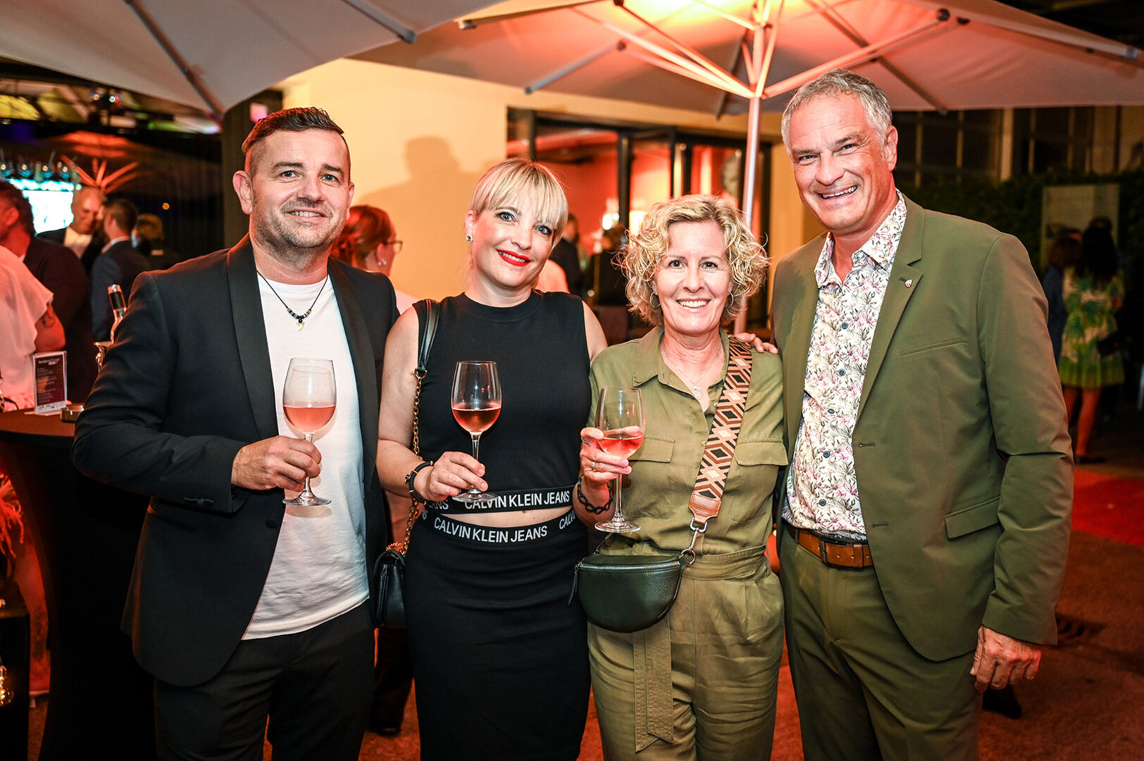 Kannten die Businesslounge mit seinen legendären Acts von früher: Christoph Wachter und Tanya  Wachter-Leidinger mit Beate und Mario Leiter