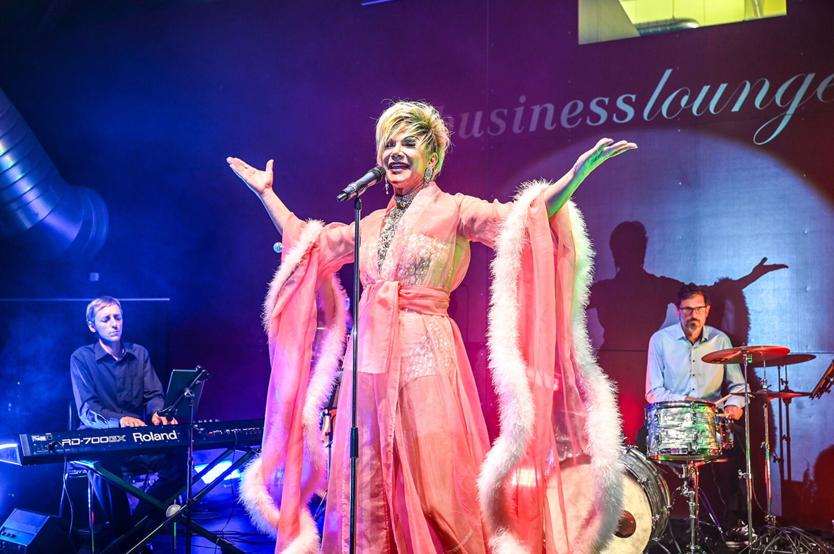 Meister der Verwandlung: Als Moderator, Entertainer und Sänger begeisterte Multitalent Chris Kolonko