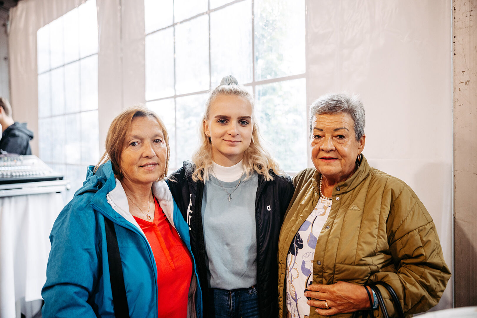 Mutter Christiana und Sara Lippitsch (Lehrling Einkauf) und Imelda Bauer (v. li.)