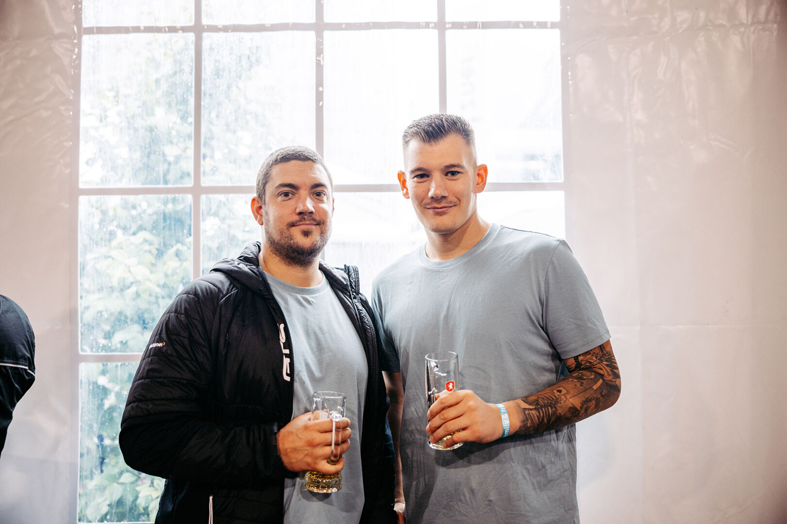 Marc Malojer (Betriebselektrik), Rico Marzari (Bandgießen) (v.l i.)