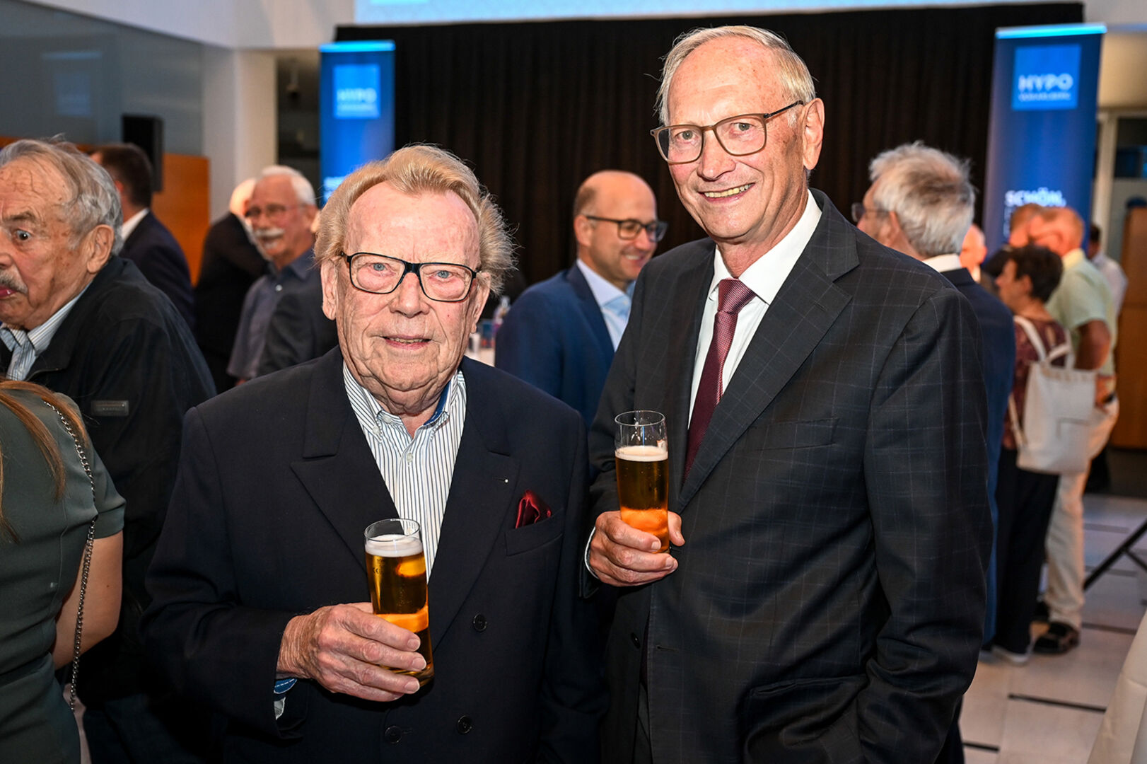 Elmar Gasser und Hypo Vorarlberg Aufsichtsrat Vors. Jodok Simma (v. li.)