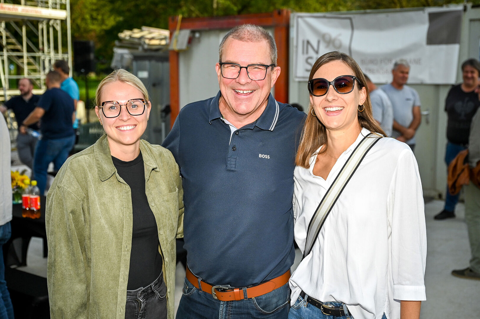 Jenny Sparr, Anwalt Rainer Welte und Victoria Welte (v. li.)