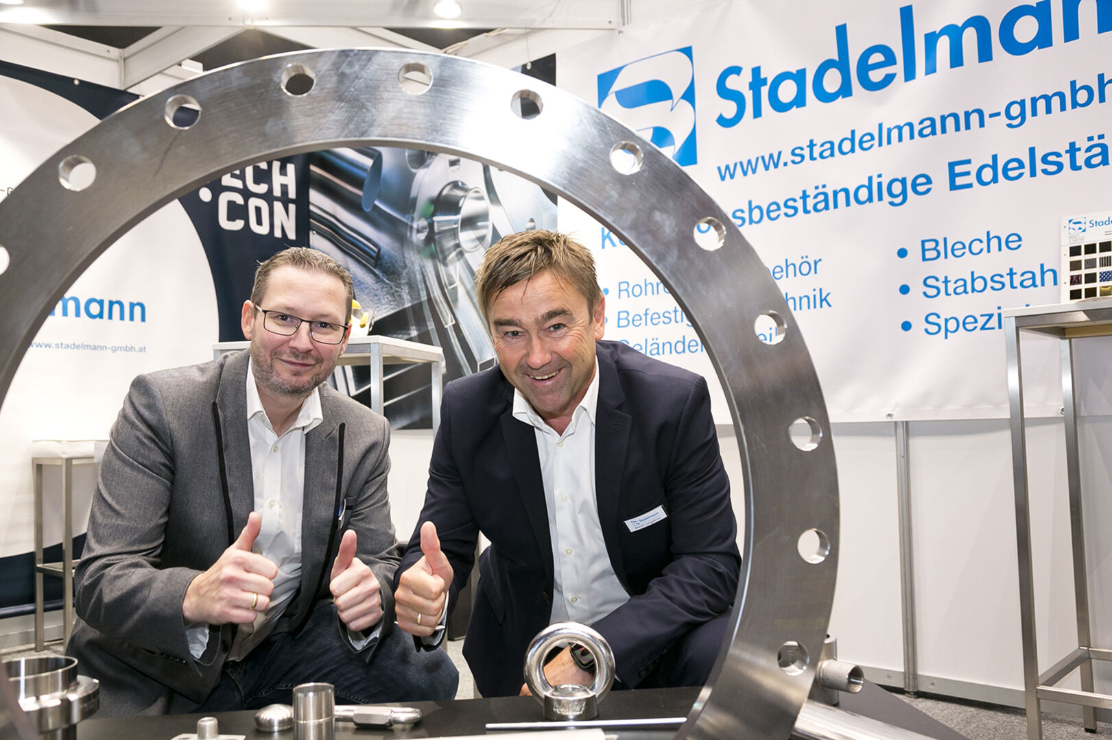 Marco Krammer und GF Bernd Langebner (Stadelmann Edelstähle Hard) (v. li.)