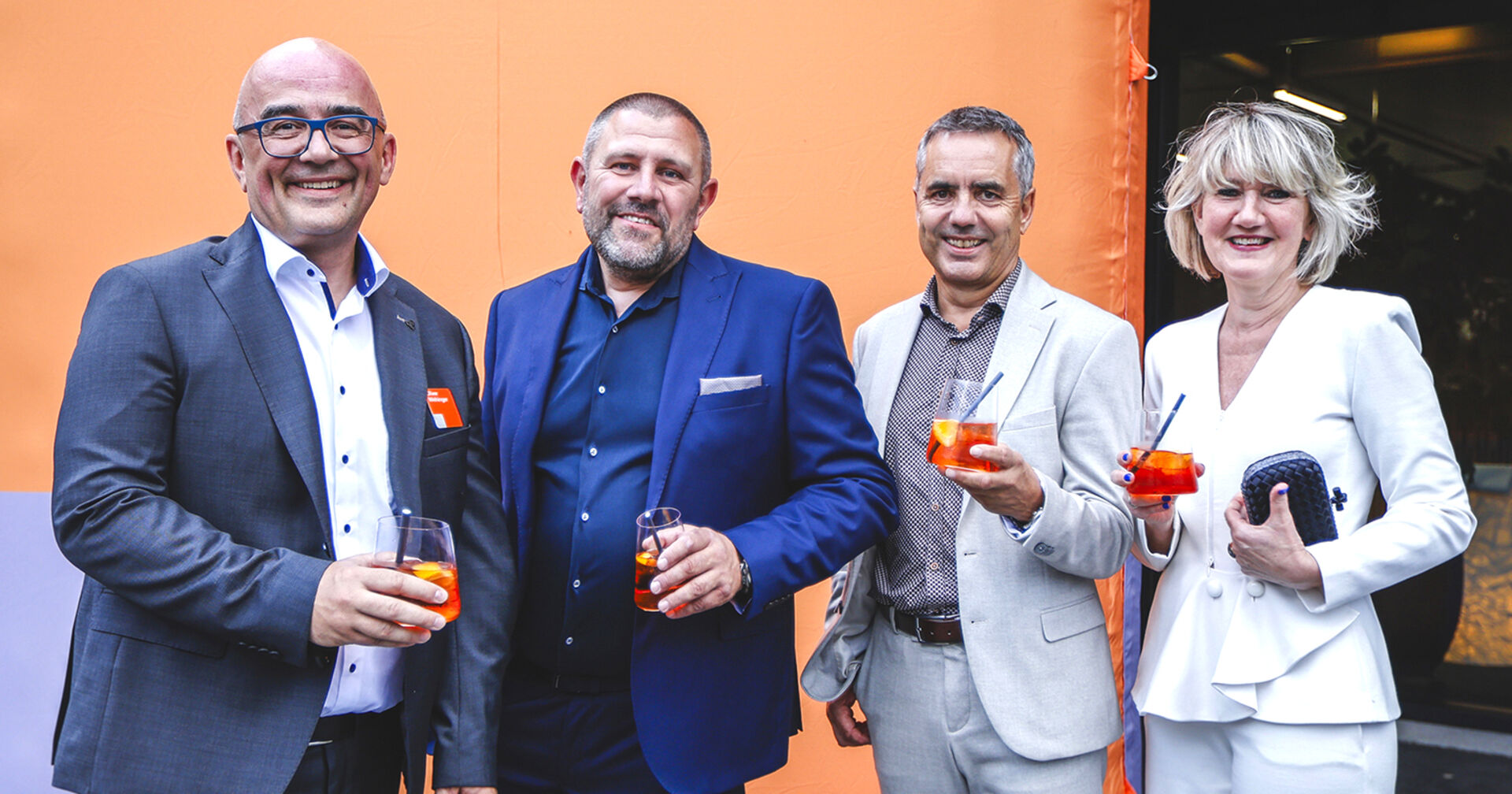 Bäderpark-Chef Oliver Wehinger mit  dem renommierten Münchner Baddesigner Robert Michel und Inhaus Geschäftsführer Robert Küng mit Gattin Andrea (v. li.)