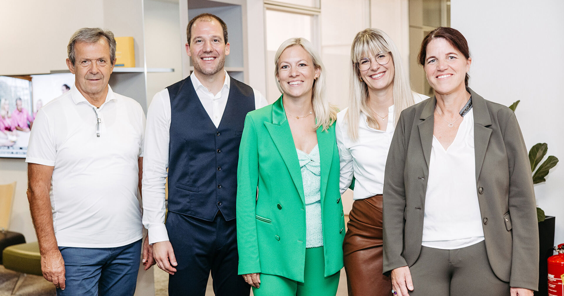 Dr. med. univ. et med. dent. Peter Huemer, Dr. med. dent. Jörg Smedek, Dr. med. dent. Bianca Huemer, Dr. med. dent. Vera Huemer-Marquart, Dr. med. dent. Iris Gollmitzer, MSc. (v. li.)