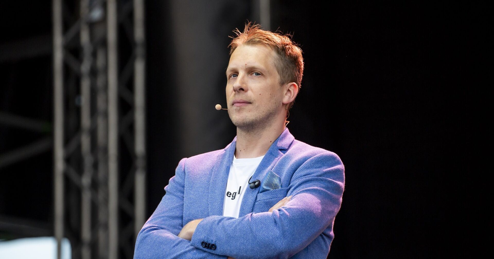 Pocher mit verschränkten Armen und enttäuschtem Gesichtsausdruck