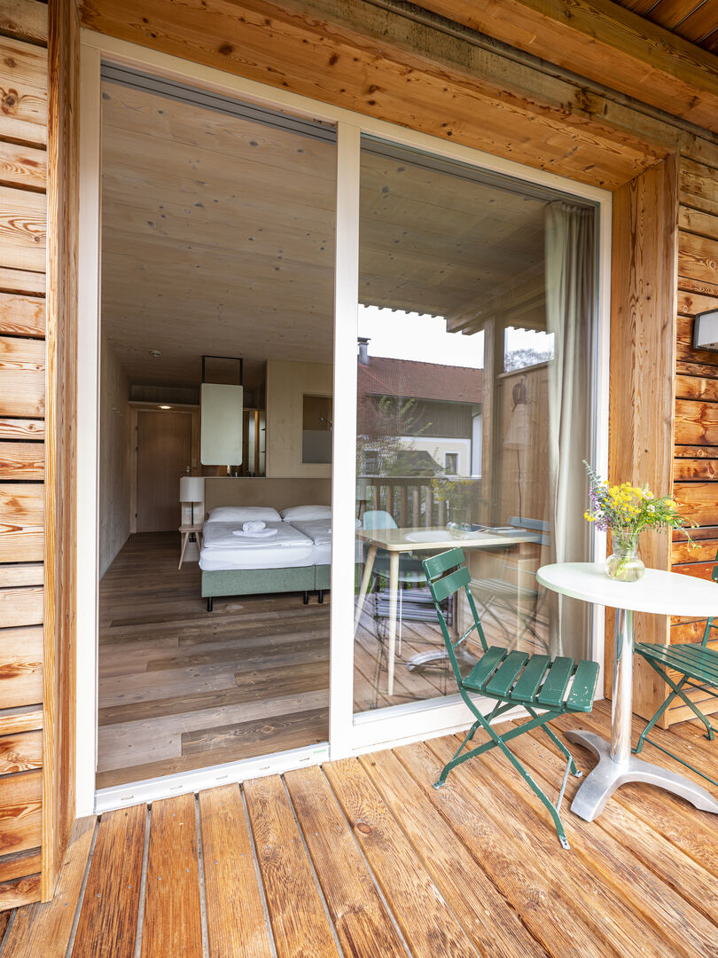 Zimmeransicht vom Balkon aus.