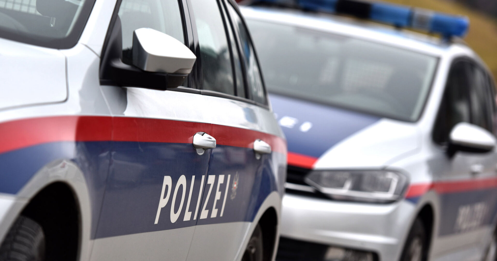 Zwei Polizei-Autos in Großaufnahme
