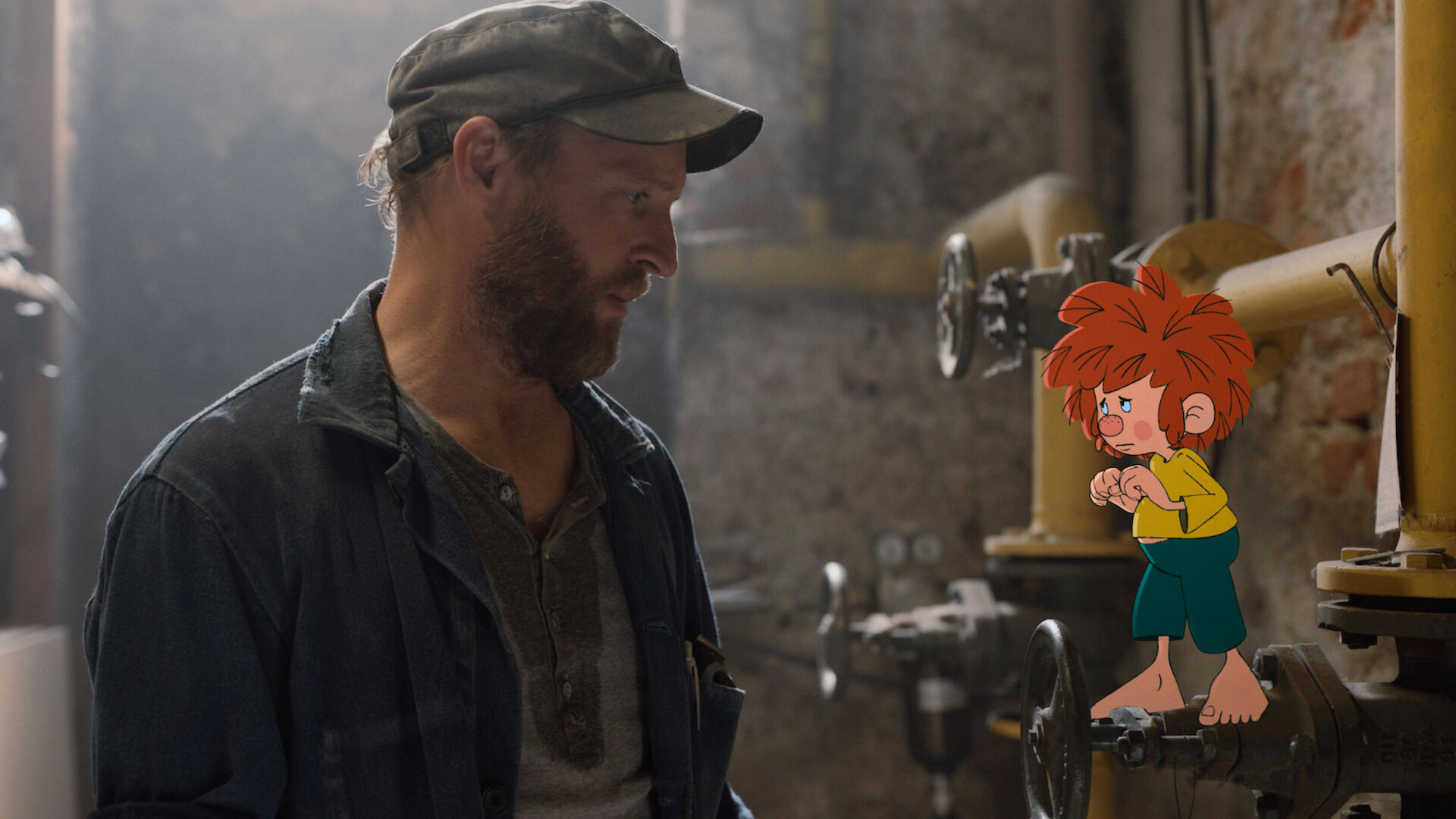 Florian Brückner als Neffe von Meister Eder spricht mit Pumuckl.