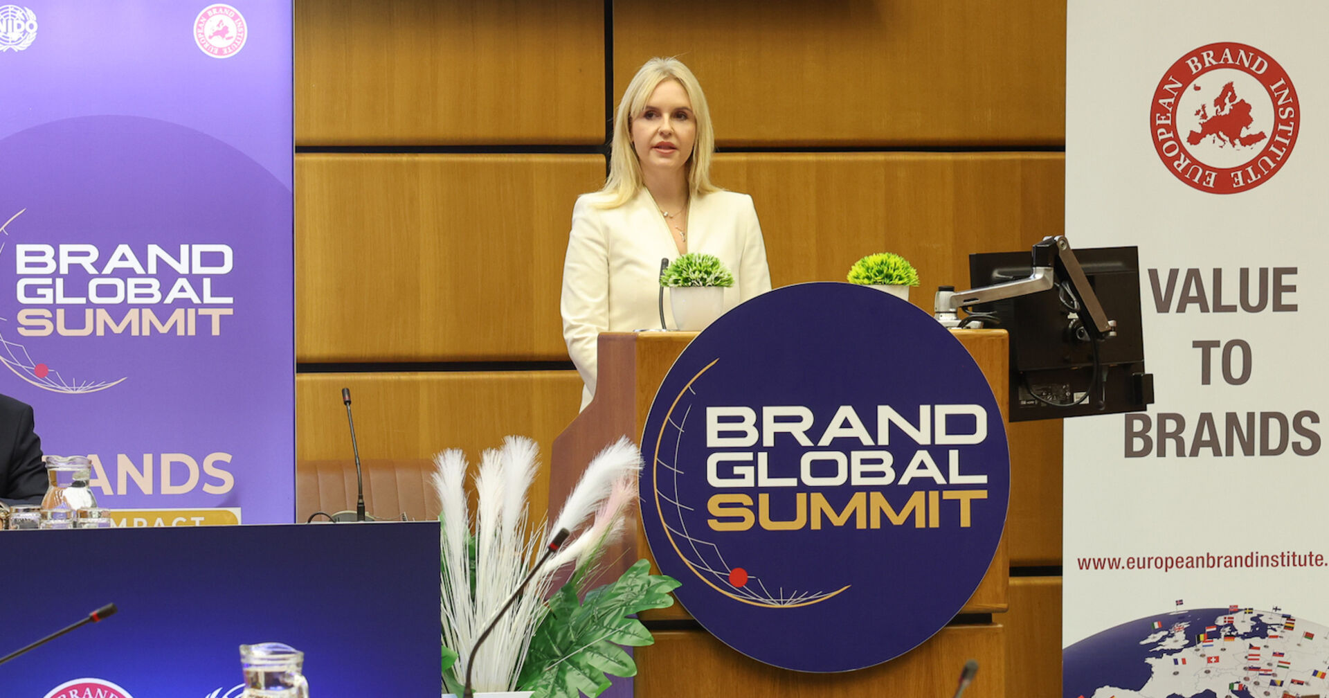 Porträt am Rednerpult