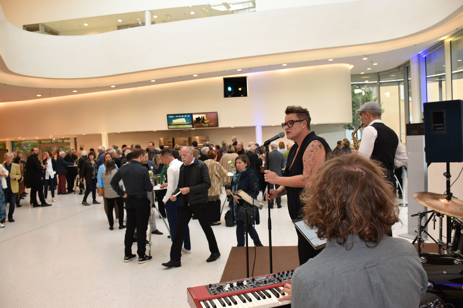 Live-Musik der Chilimangaros mit Martina Breznik zur Apero-Begrüßung