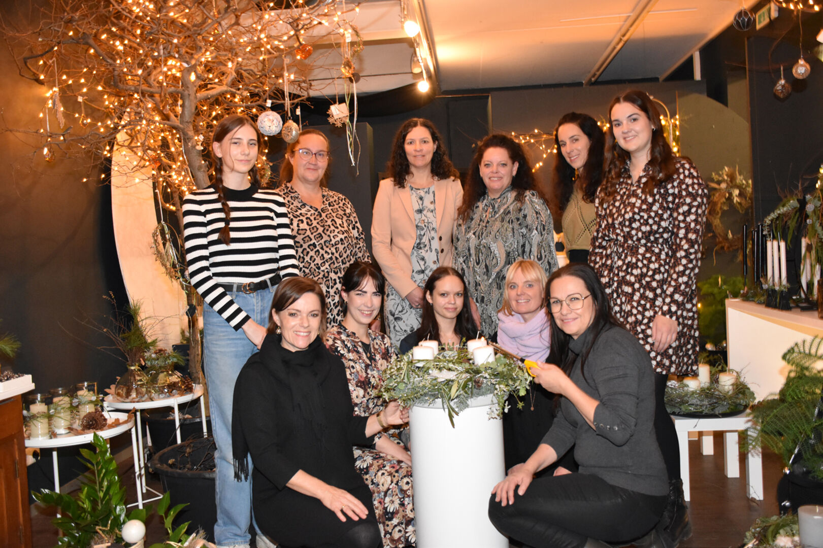 Das Hochzeitsfeen- und Cocolori-Team: Nicola, Vanessa, Laura, Renate, Gabi (vorne) und Lenie, Anja, Manuela, Angelika, Janine, Kathrin (hinten) (v.li.)