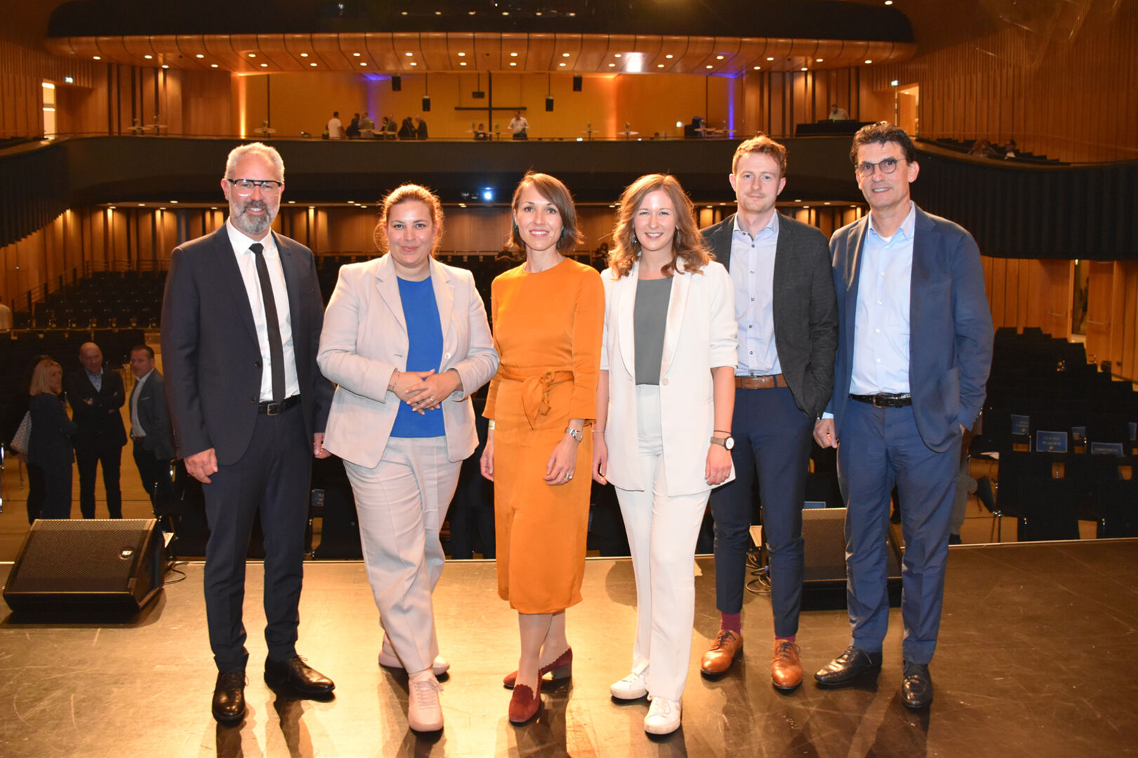 VEV Präs. Markus Hagen, Nina Tomaselli, Soziologin &amp; Trendforscherin Christiane Varga, Claudia Plakolm, Timon Renz, Wilfried Hefel (RIVA &amp; Hefel Wohnbau)