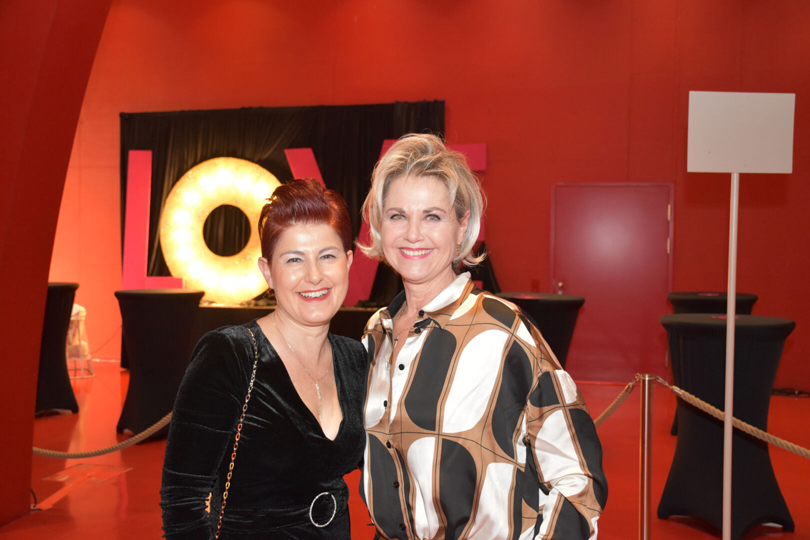 Susanne Paterno (Paterno Bürobedarf) und  Ingrid Brückler (Paterno Papeterie im Messepark)