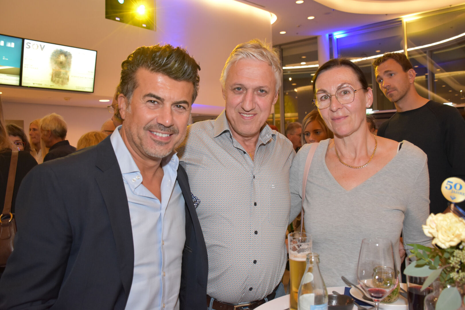 Mike Galeli mit Walter und Sibylle Feichtner