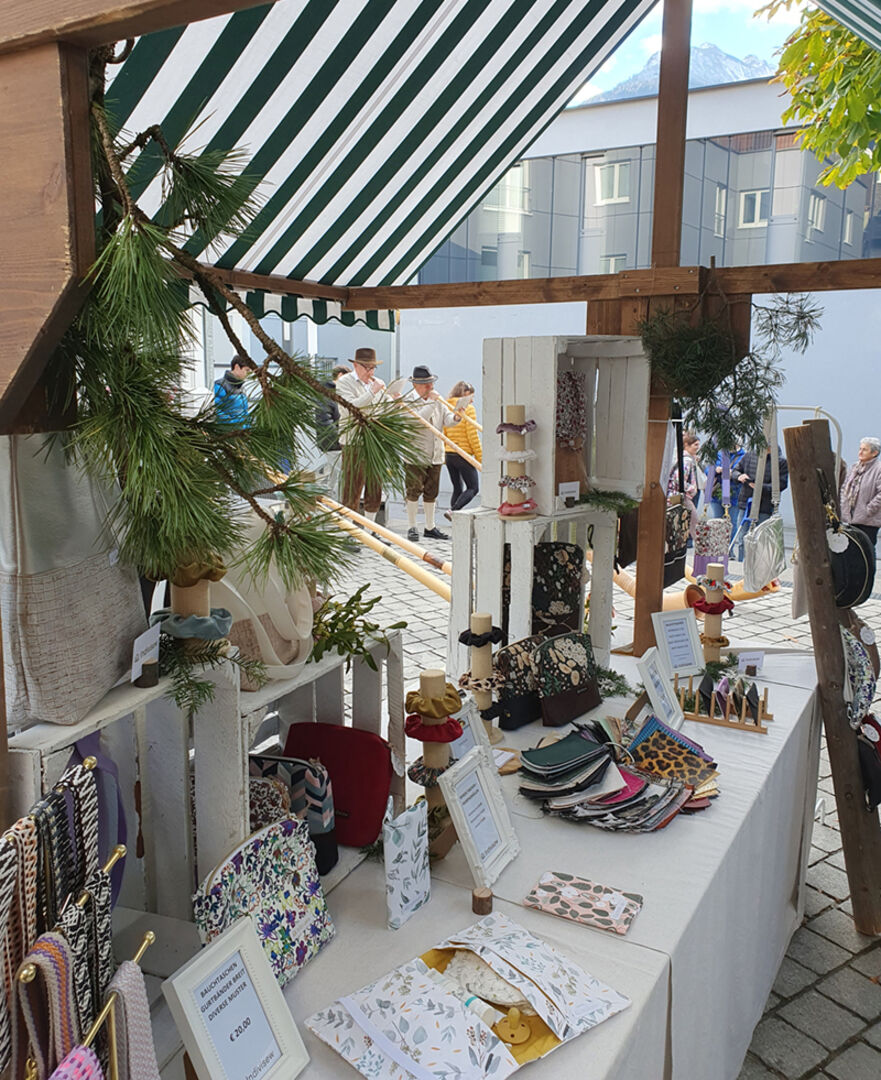 Kunsthandwerk und der Kulinarik abseits des üblichen Angebotes.