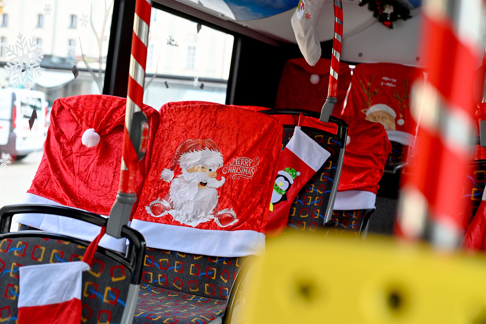 Dekorierter Weihnachtsbus