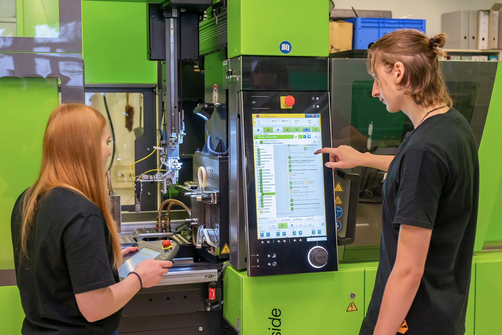 Zwei Lehrlinge bei der Arbeit | Credit: Simlinger