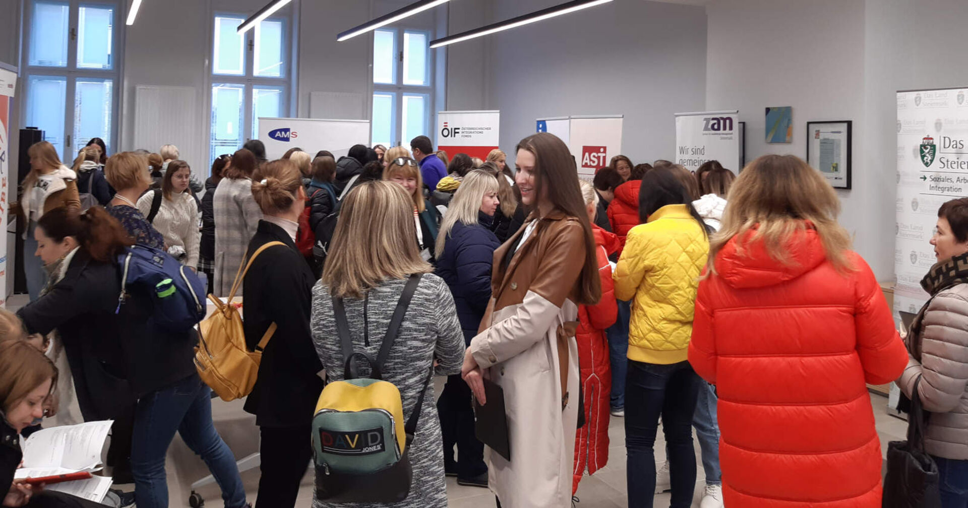 Rund hundert arbeitsuchende Personen aus der Ukraine wurden bei der Info-Veranstaltung über mögliche Chancen am steirischen Arbeitsmarkt beraten.