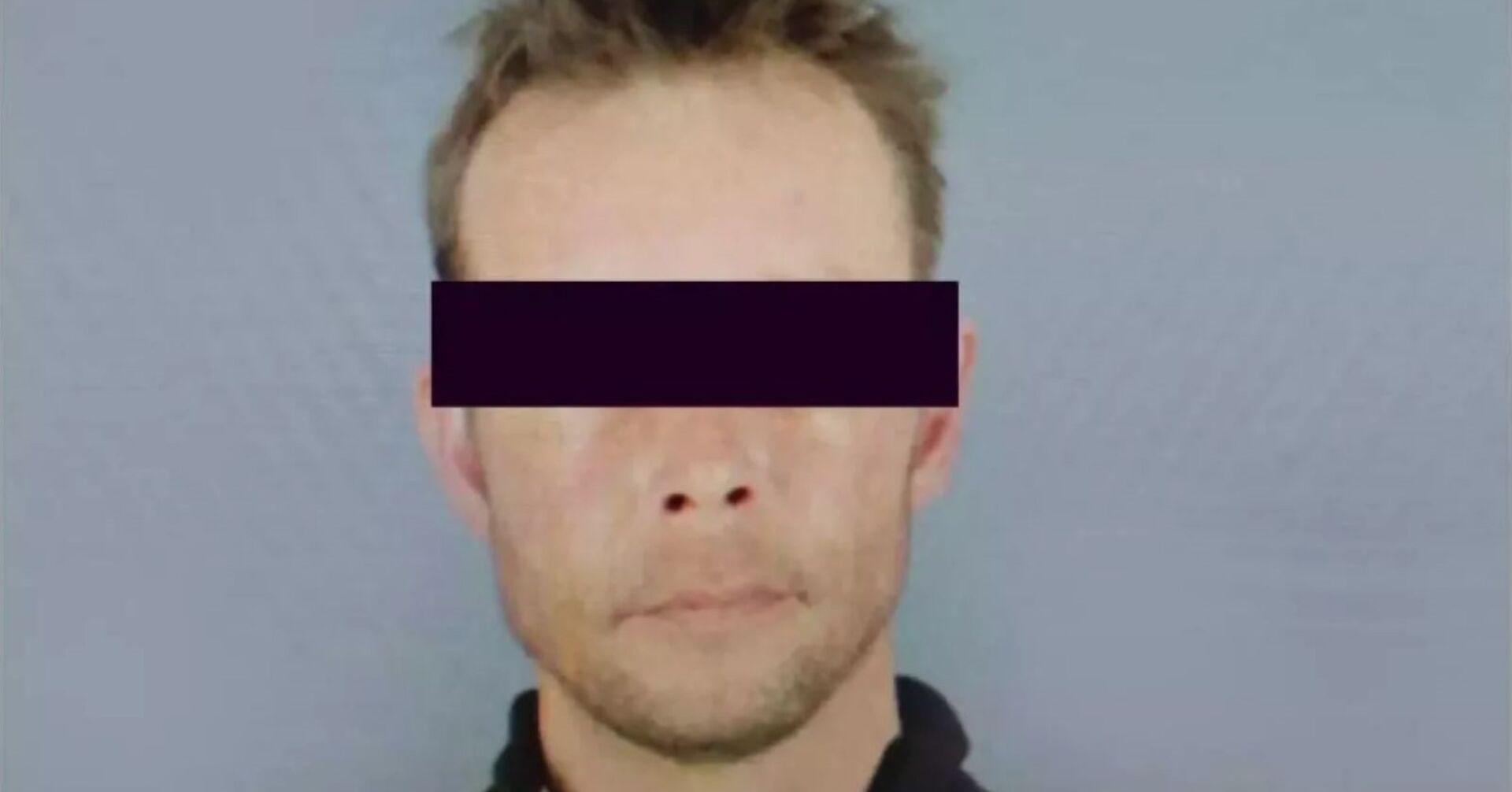 Christian B. im Porträt, die Augenpartie ist mit einem schwarzen Balken unkenntlich gemacht.