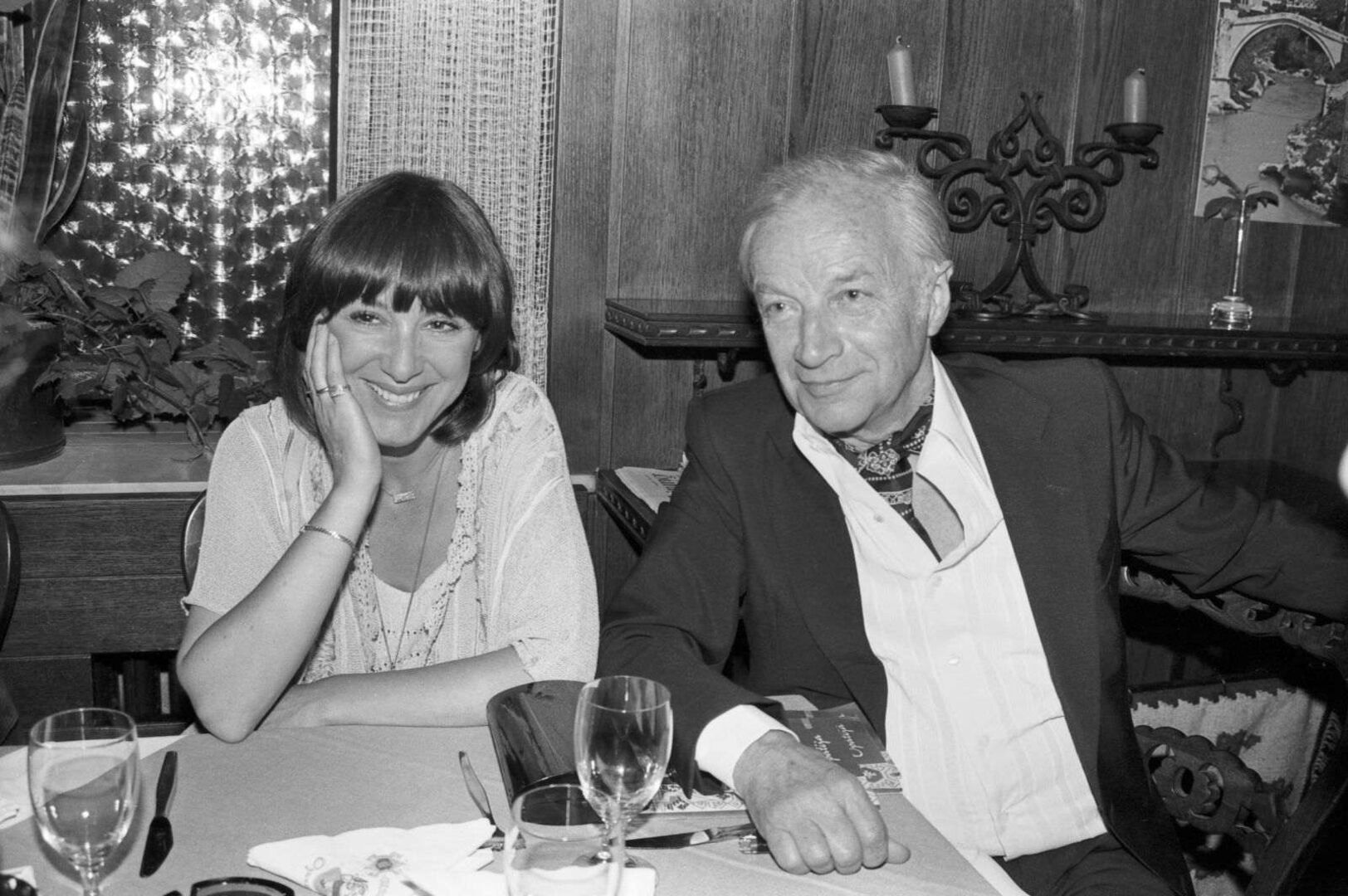 Schwarz-weiß-Foto von Heidelinde Weis und ihrem Mann Hellmuth Duna.