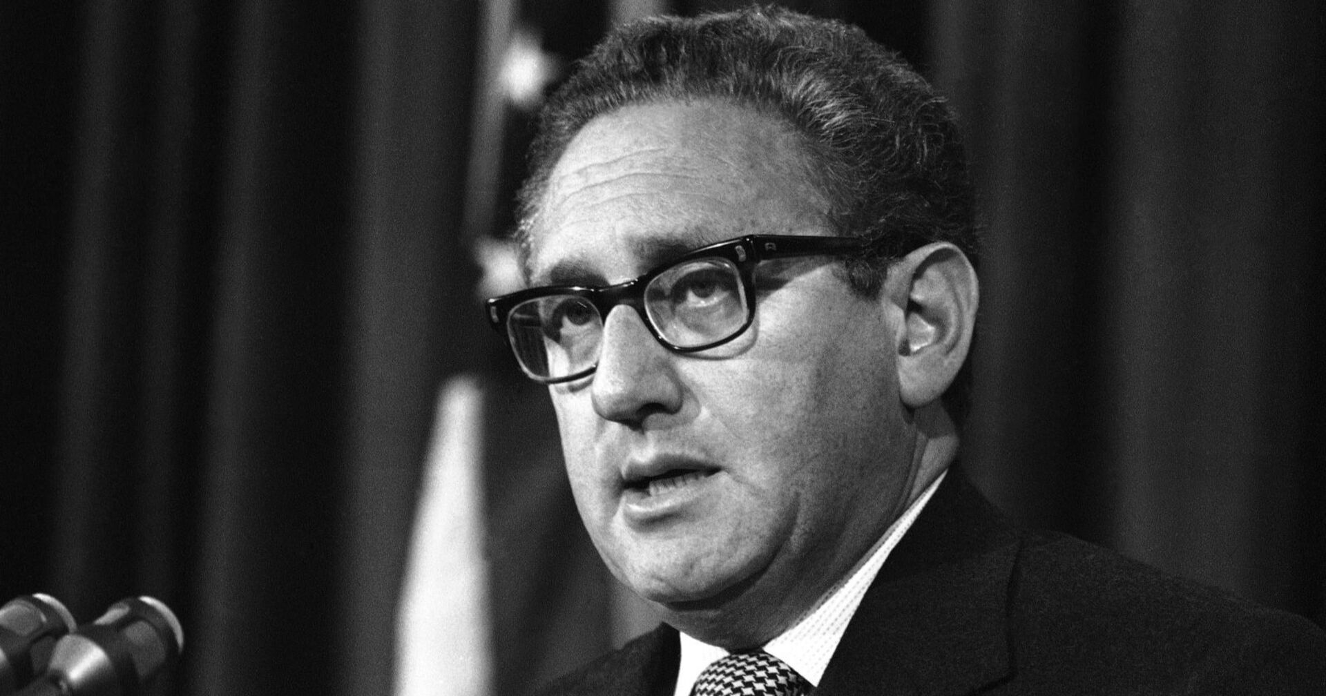 Schwarz-Weiß-Foto eines jungen Henry Kissingers