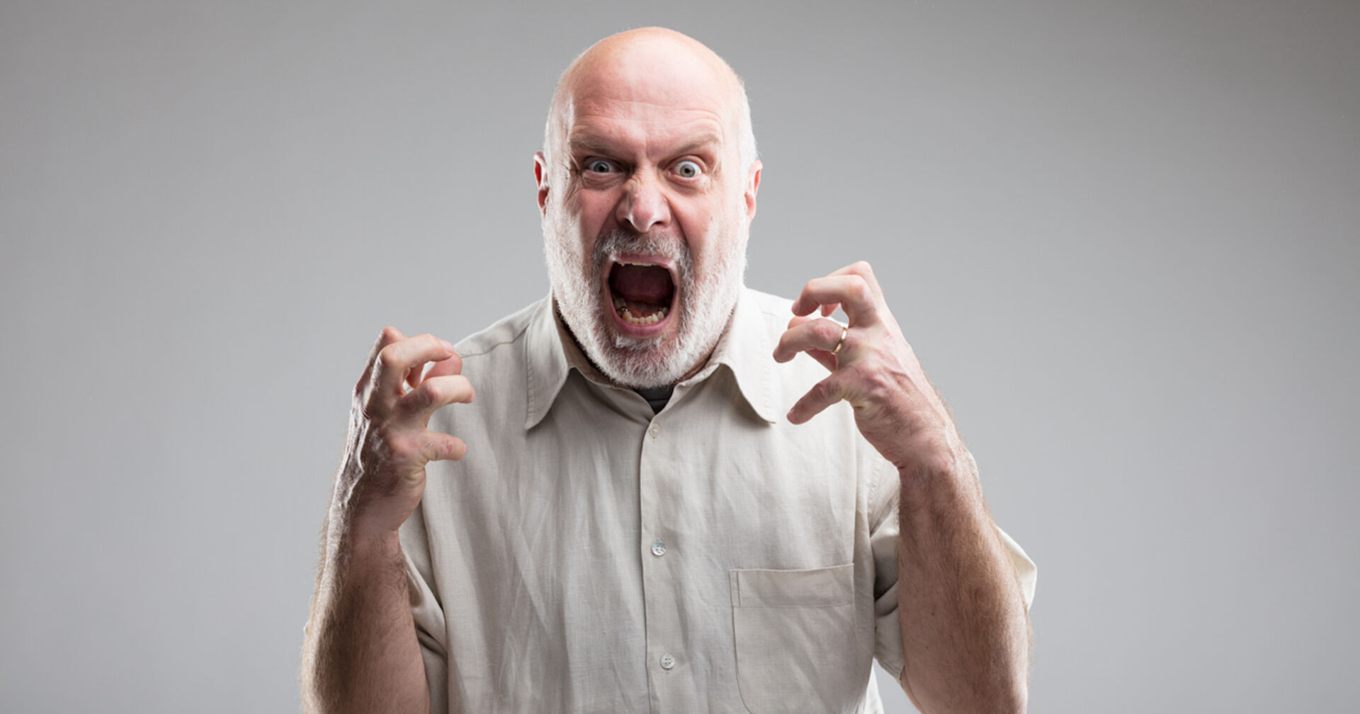 Wütender Mann, der schreit