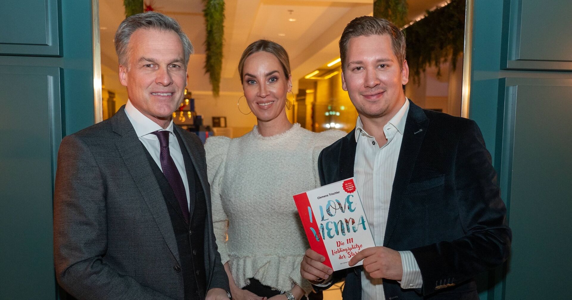 Zib-Stars Tarek Leitner und Nadja Bernhard mit Autor Clemens Trischler