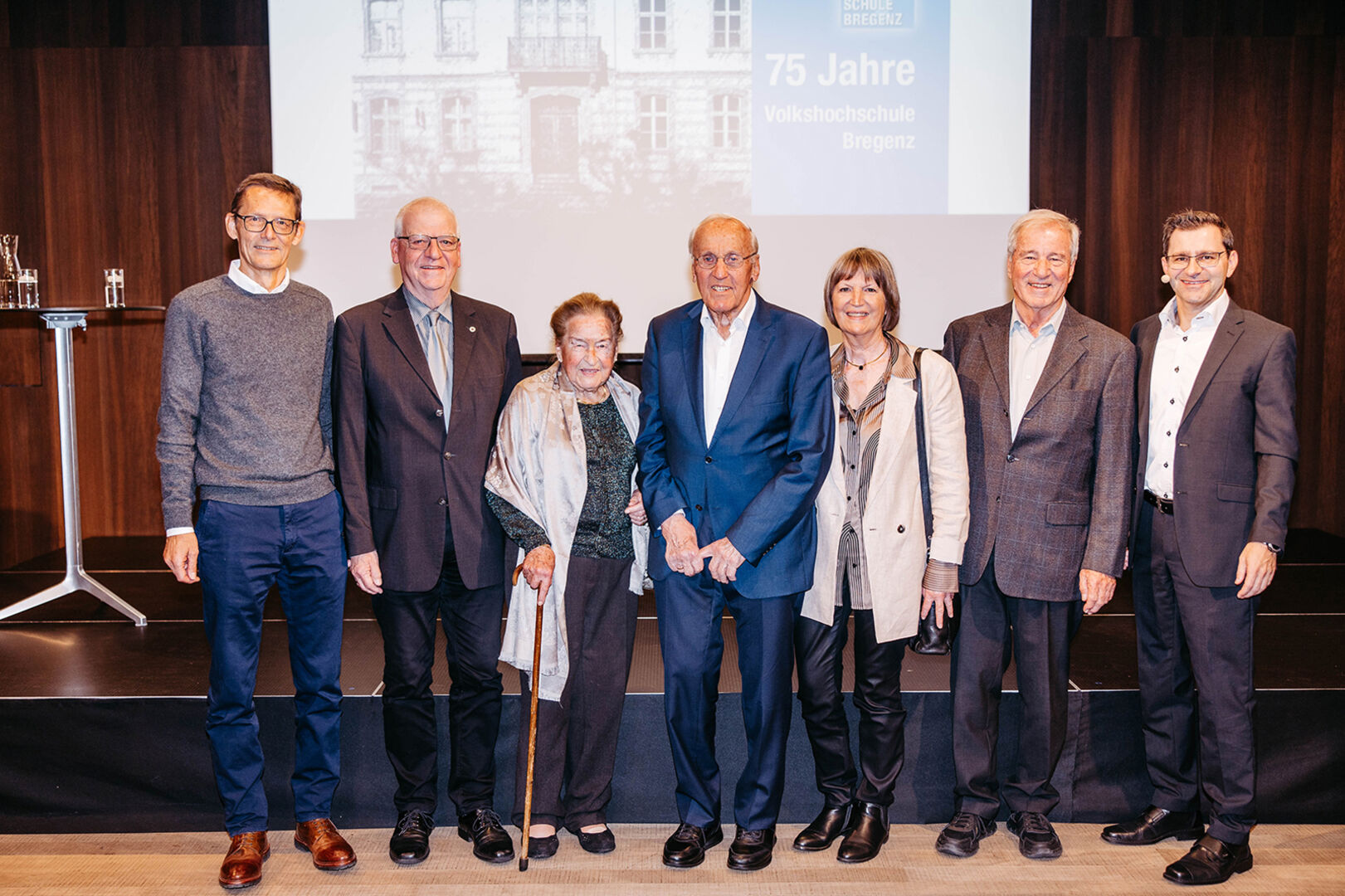 Ehrenmitglieder VHS Bregenz: Stephan Schmid,  Wolfgang Türtscher, Gertrud Ettenberger, Albert Skala, Resi Riesner, Urs Riesner und GF Michael Grabher (v. li.)