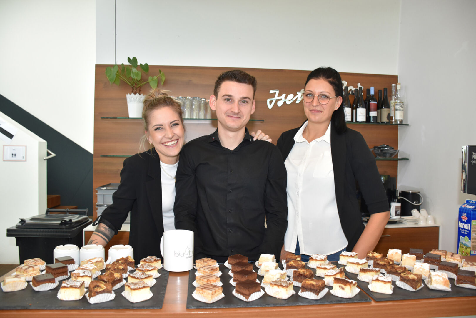 Johanna Sommer (Empfang), Günter Bock (Werkstattleiter) und Tatjana Gavranovic (Gebrauchtwagen)