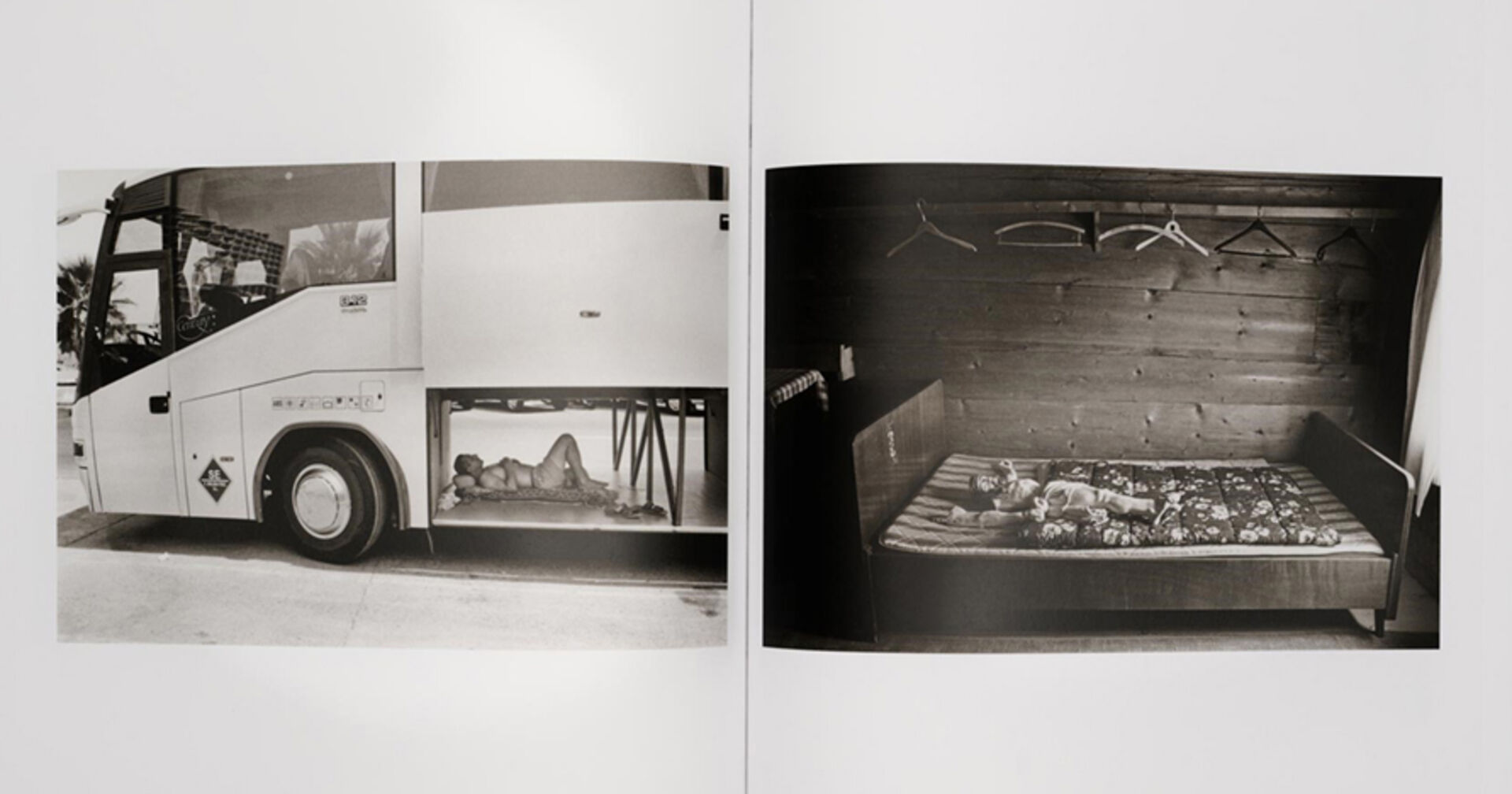 Mehr als ein halbes Jahrhundert hat der Fotokünstler Nikolaus Walter die Geheimnisse des Schlafs und seiner Umgebung erkundet.