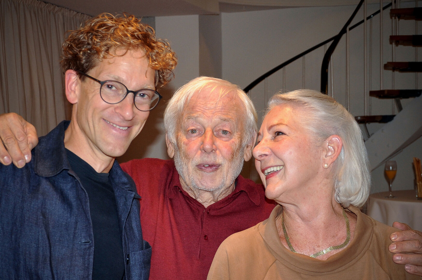 Buchgestalter Laurenz Feinig mit Fotograf Nikolaus Walter und Irmgard Taudes.