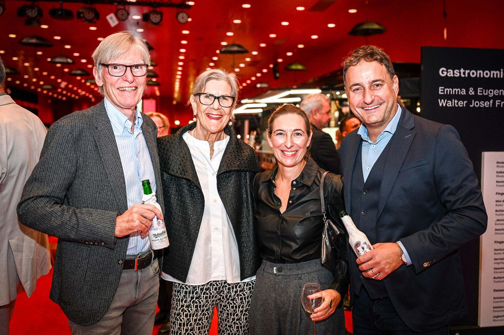 WKV Präsident Wilfried Hopfner mit Rita, Petra und Thomas Pachole (GF Mohrenbräu)