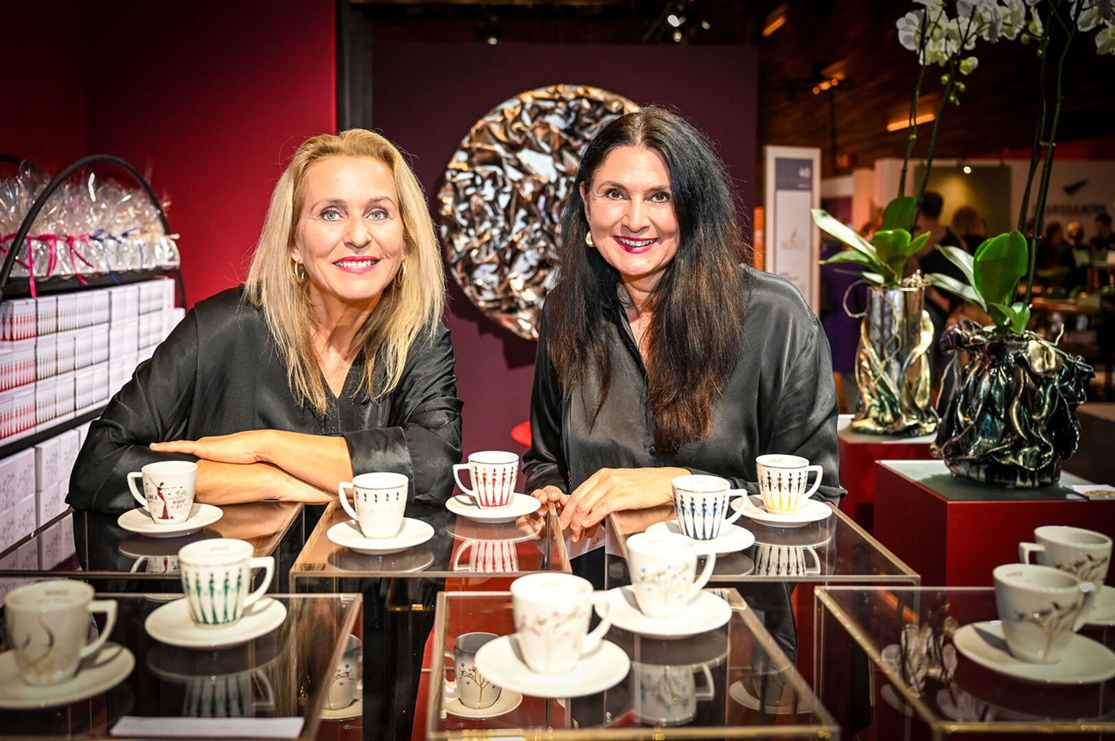 Unverwechselbare Espressotassen von Franziska und Mercedes Welte (NONOS) (v. li.)