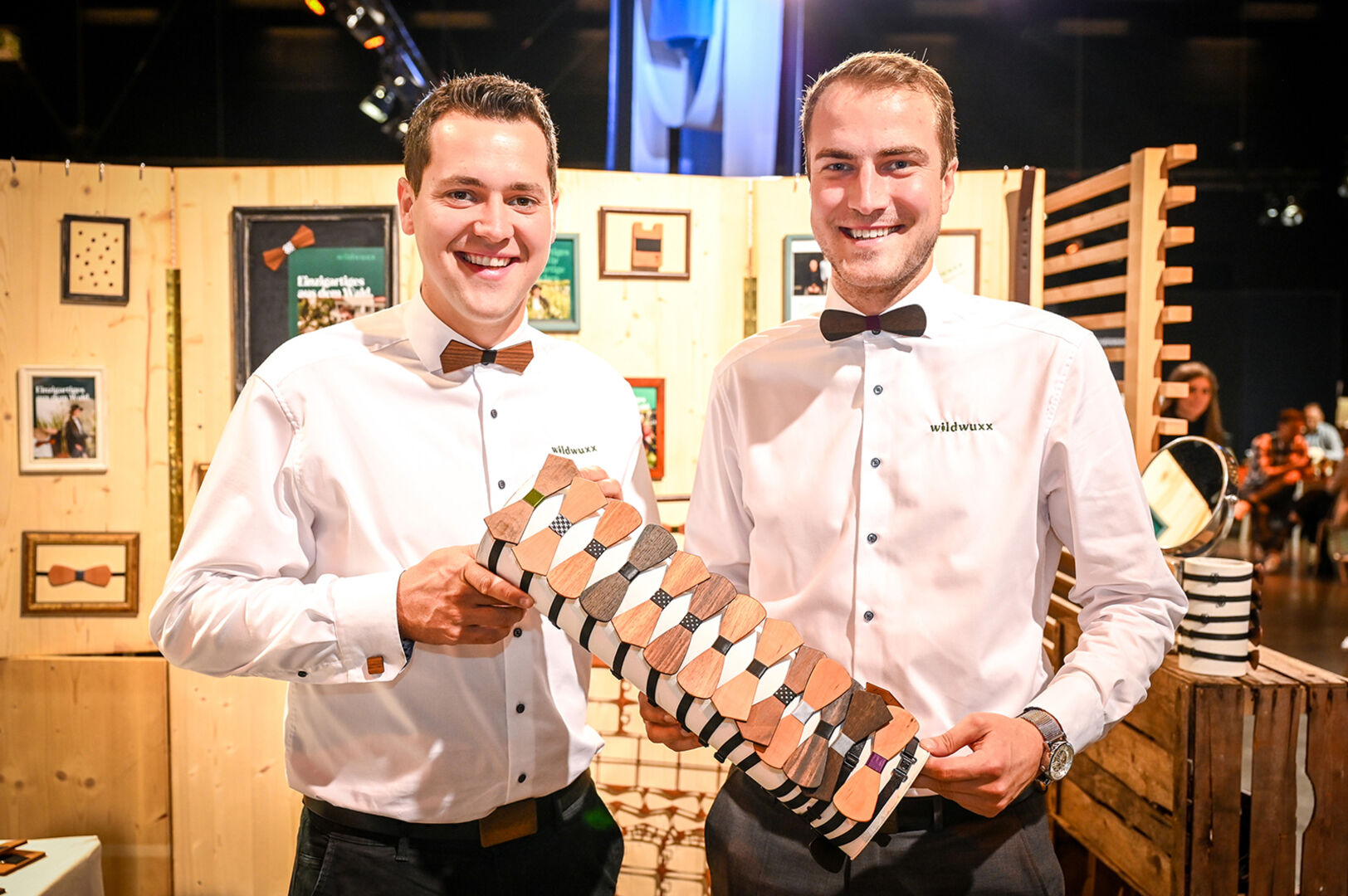 Jungunternehmer Dominik Fechtig und Christian Bereuter (wildwuxx-Accessoires aus dem Wald) (v. li.)